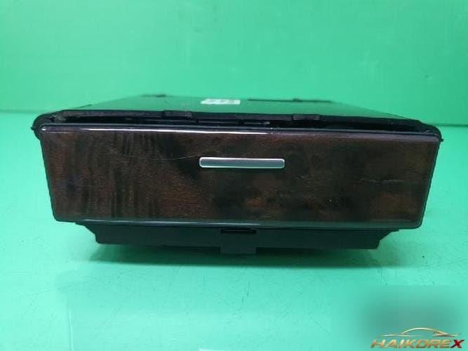 BMW 5 Series 2008 — приборная панель 3