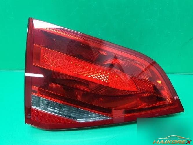 Audi A4 2009 — накладка задней двери левая