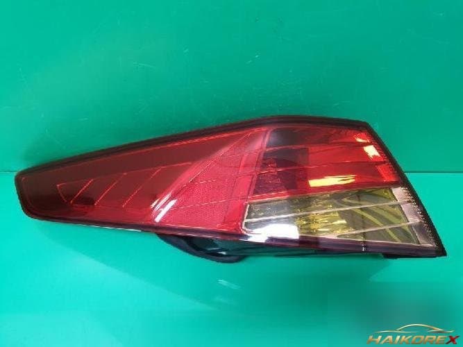 Kia K5 2011 — комбинированный фонарь задний левый (водительский)