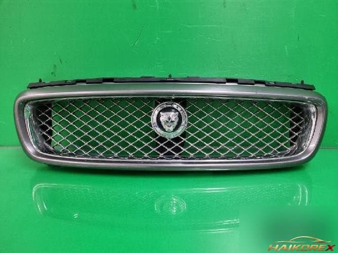 Jaguar XF 2009 — решетка радиатора 1