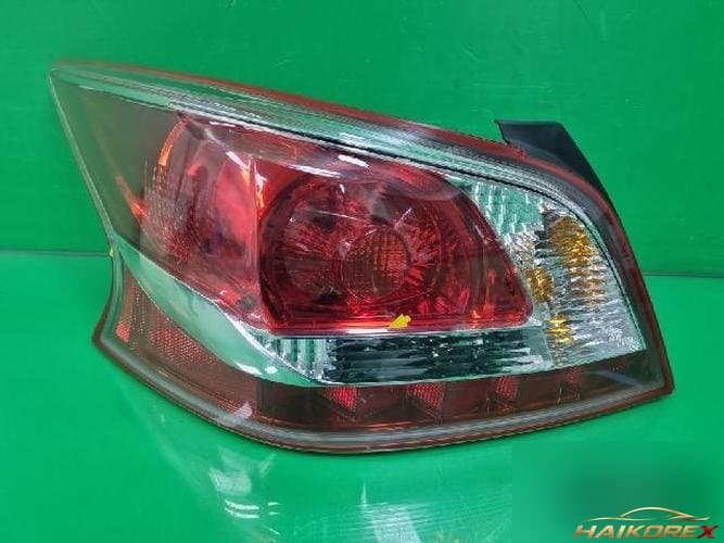 Nissan Altima 2013 — комбинированный фонарь задний левый (со стороны водителя)