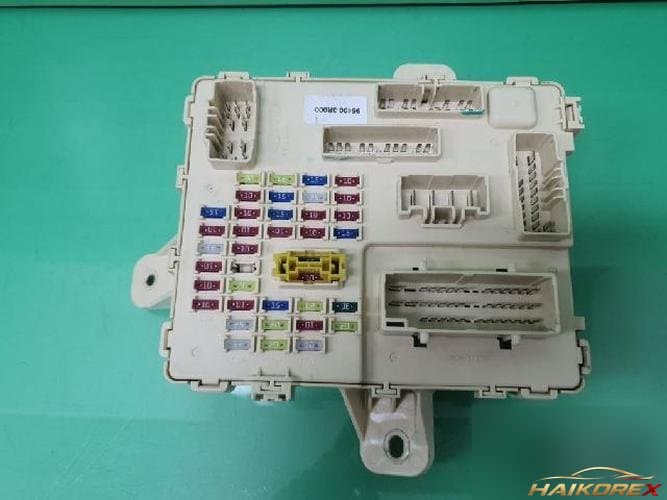 Kia K7 2011 — блок предохранителей салонный 95400 3R000 1