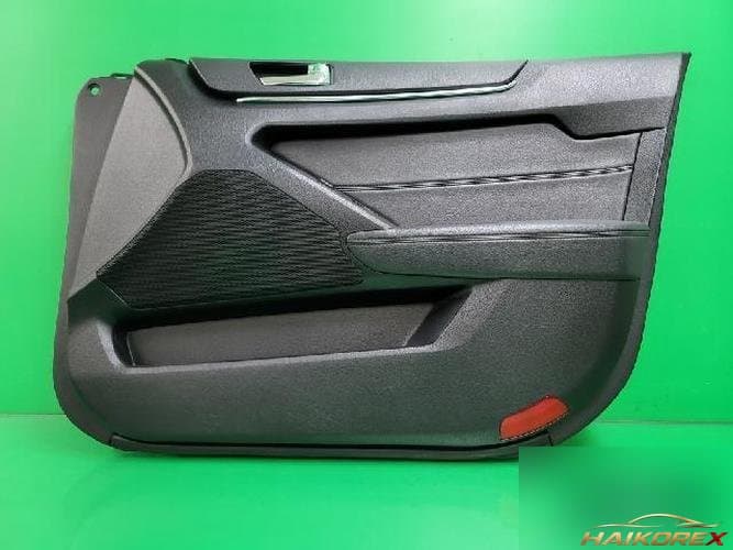 Kia K7 2011 — накладка передней двери правая 82302 3R140HAM