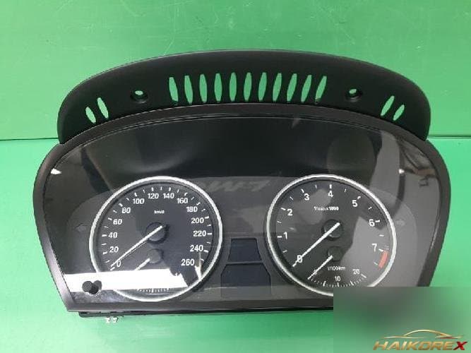 BMW 5 Series 2008 — приборная панель 9177273 2