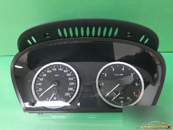 BMW 5 Series 2005 — приборная панель 6211 6974578