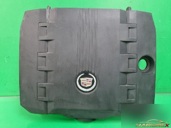 Cadillac STS 2011 — крышка двигателя