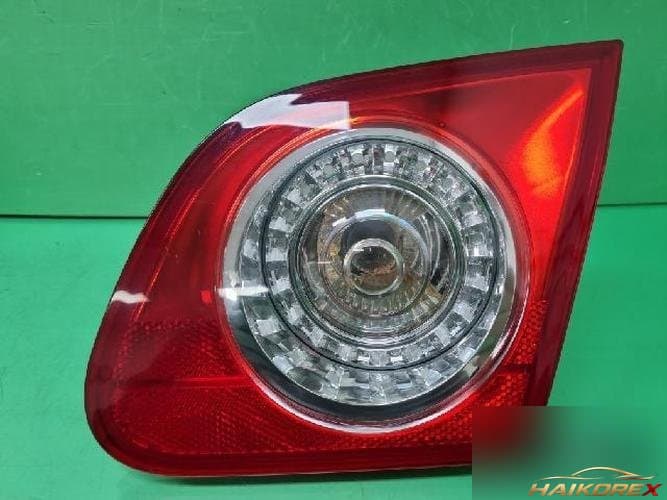 Volkswagen Passat 2010 — задний фонарь (багажника), правый