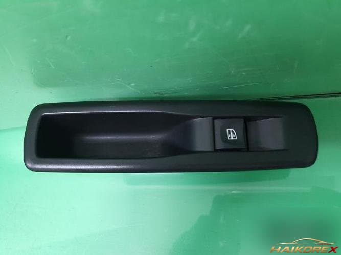 Renault SM3 2011 — кнопка стеклоподъемника