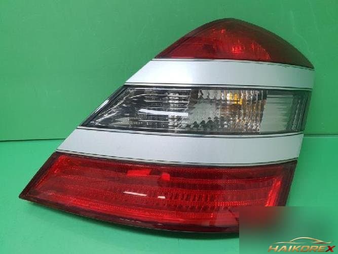 Mercedes-Benz S-Class 2006 — задний комбинированный фонарь левый (водителя) A2218200264