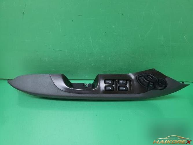 Hyundai Santa Fe 2005 — выключатель стеклоподъемника правый