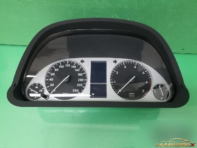 Mercedes-Benz B-Class 2011 — панель приборов A1694400411