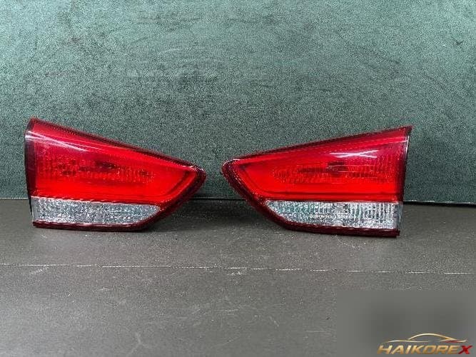 Kia Carens 2014 — белый задний фонарь (багажника)