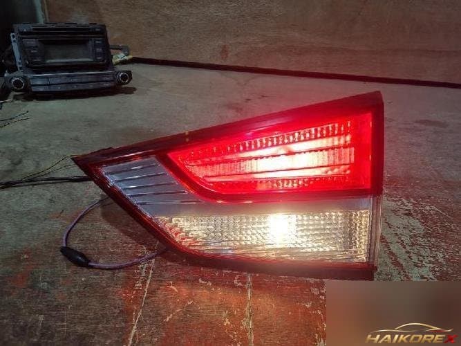 SsangYong Korando 2015 — накладка крышки багажника (с фонарём) 83604-21500