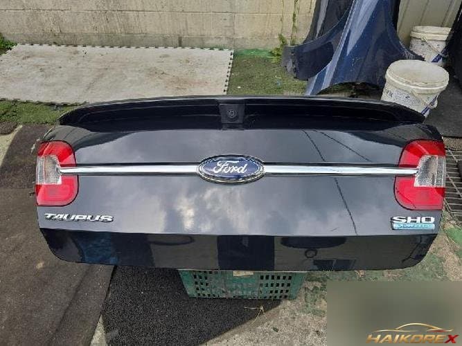 Ford Taurus 2012 — крышка багажника