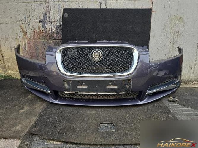 Jaguar XF 2010 — передний бампер