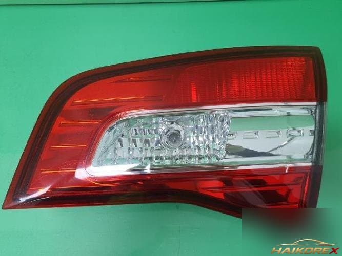 Renault QM5 2009 — накладка крышки багажника (с фонарём) 10