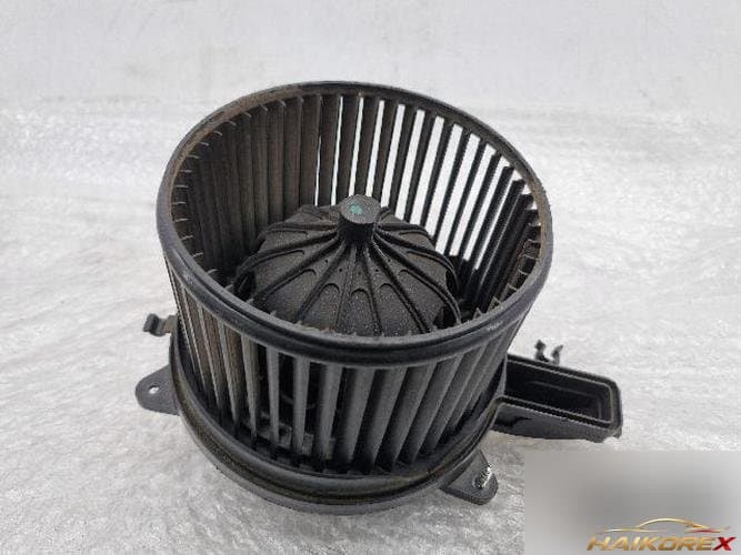Renault SM5 2010 — мотор отопителя (вентилятор печки) U2358007