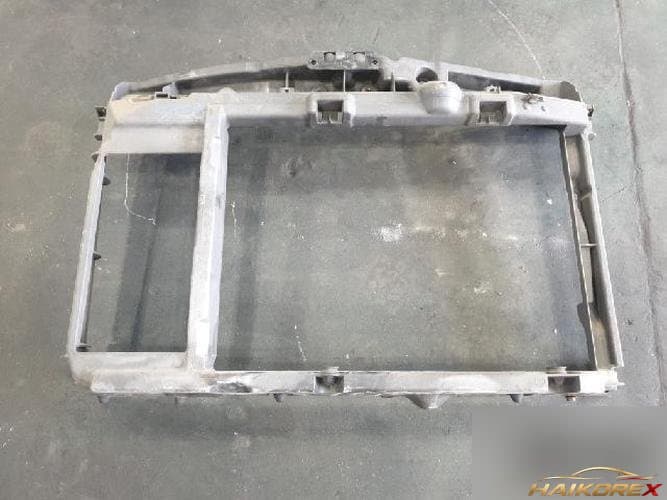 Peugeot 2008 2016 — передняя панель 9801492280