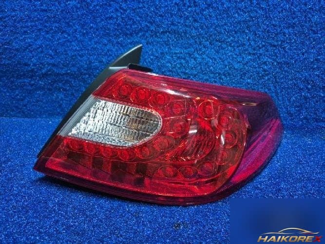 Nissan Fuga 2010 — фонарь задний комбинированный правый (пассажирский)