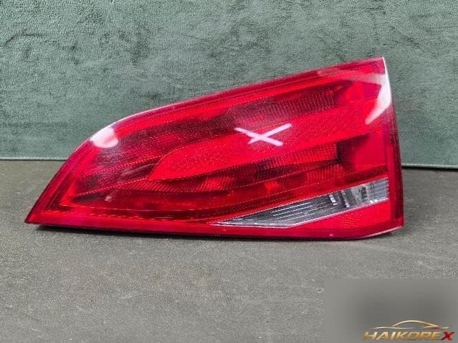 Audi A4 2009 — накладка багажника белая 1