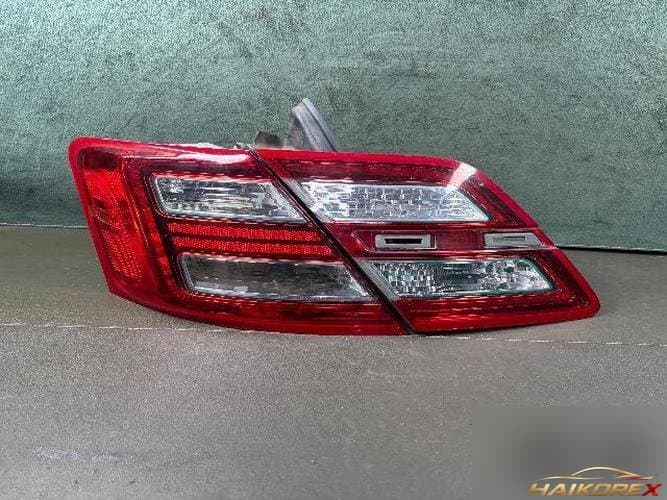 Ford Taurus 2013 — фонарь задний комбинированный левый (в комплекте с фонарем багажника)