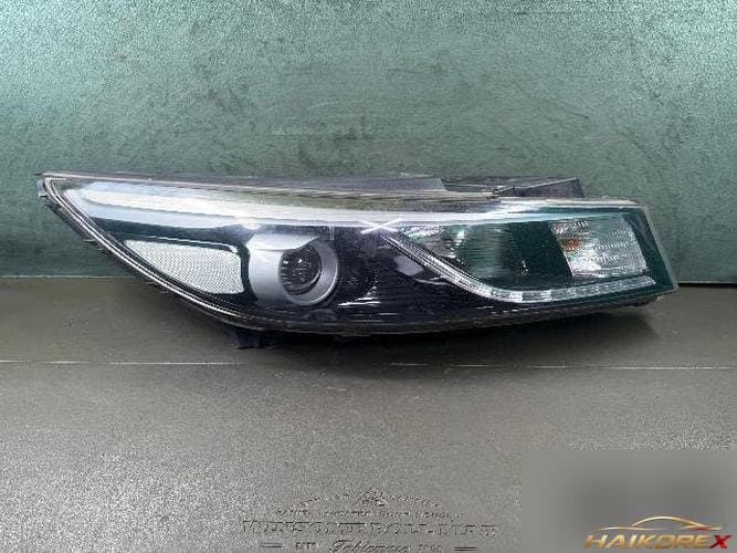 Kia Carnival 2015 — фара правая