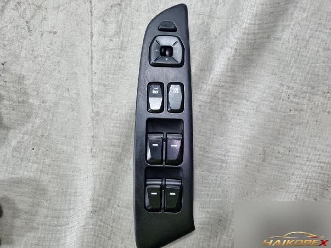 Hyundai Tucson 2011 — кнопка стеклоподъемника водителя