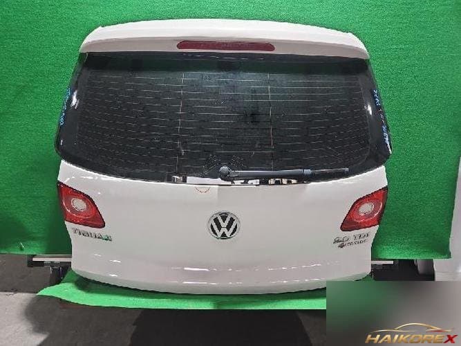 Volkswagen Tiguan 2011 — крышка багажника 5N0827025G