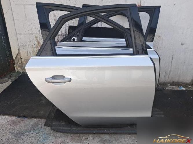 Audi A8 2012 — дверь задняя правая 335