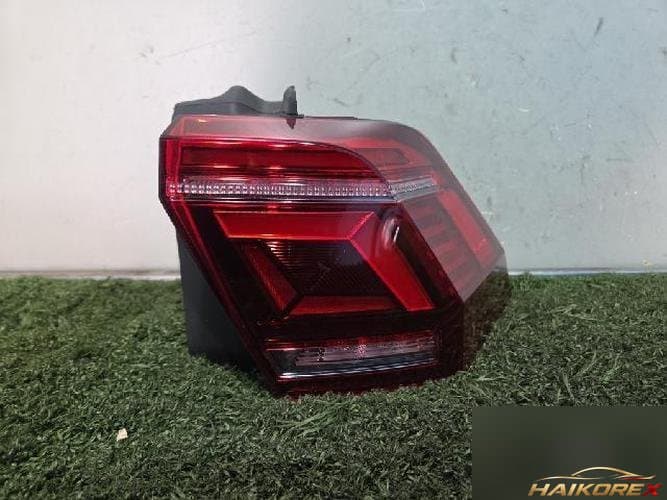Volkswagen Tiguan 2021 — комбинированный фонарь задний правый (пассажирский) 5NA945208J