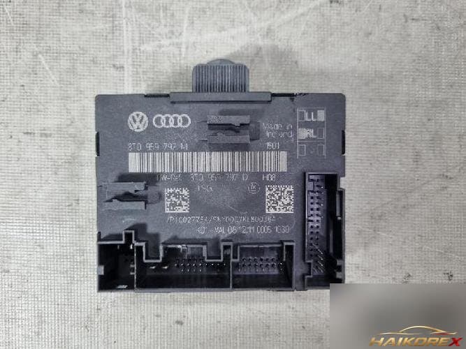 Audi A4 2012 — модуль двери передний правый 8T0959792M