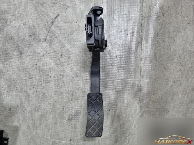 Audi A4 2012 — педаль газа 8K1723523A