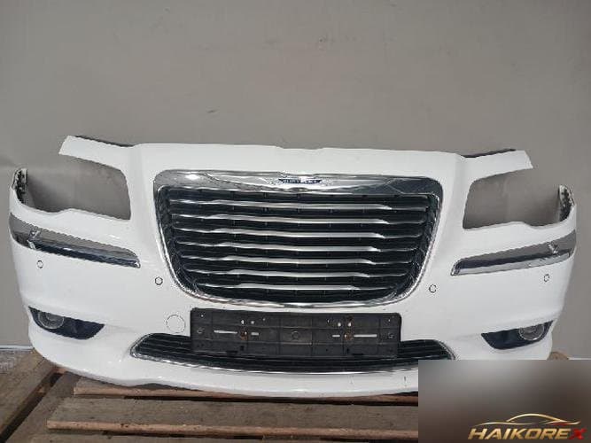 Chrysler 300 2014 — передний бампер