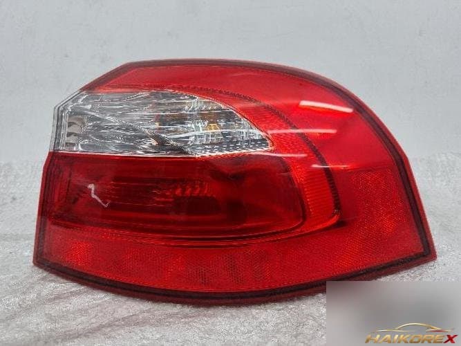 Kia Pride 2012 — комбинированный фонарь задний правый (пассажирский) 92402-1W2