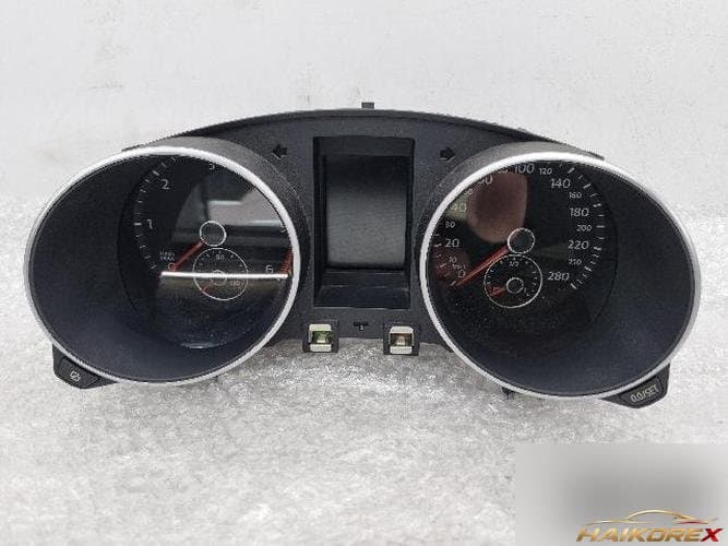Volkswagen Golf 2012 — приборная панель 5K6920872A 3