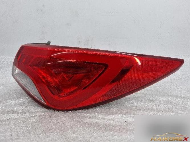 Hyundai Sonata 2013 — комбинированный фонарь задний правый (пассажирский) 92402-3S3