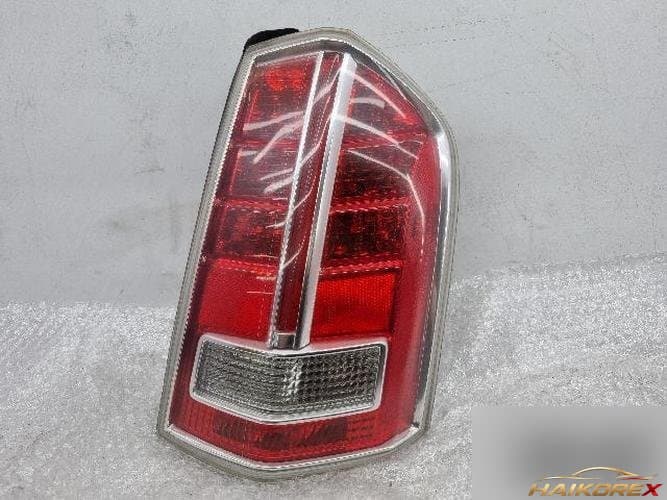 Chrysler 300 2014 — фонарь задний комбинированный правый (пассажирский) 68154610AD