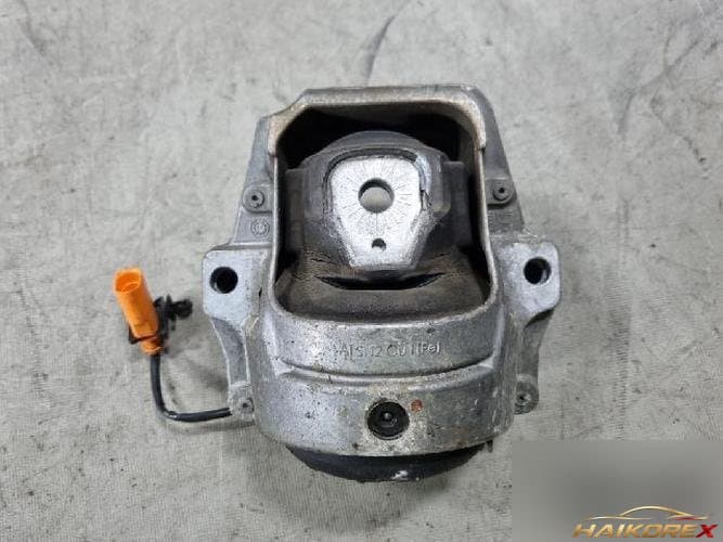 Audi A4 2012 — опора двигателя 8R0199381