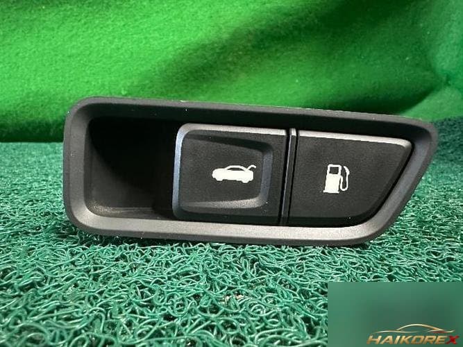 Hyundai Grandeur 2014 — кнопка крышки топливного бака