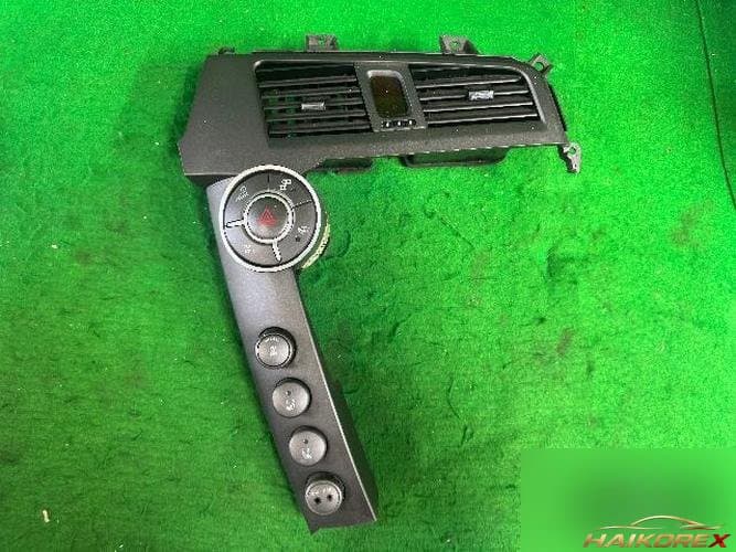 KG Mobility Carens 2007 — центральная консоль (центр панели)