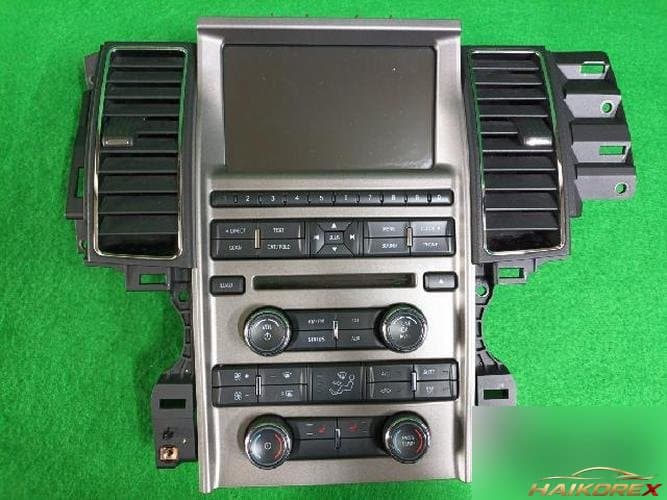 Ford Taurus 2010 — аудиосистема центральный блок с монитором и климат-контролем