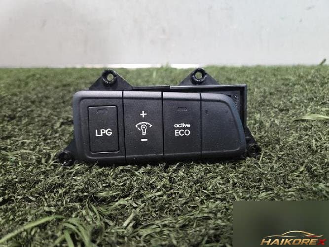 Hyundai Avante 2012 — кнопка/переключатель 3