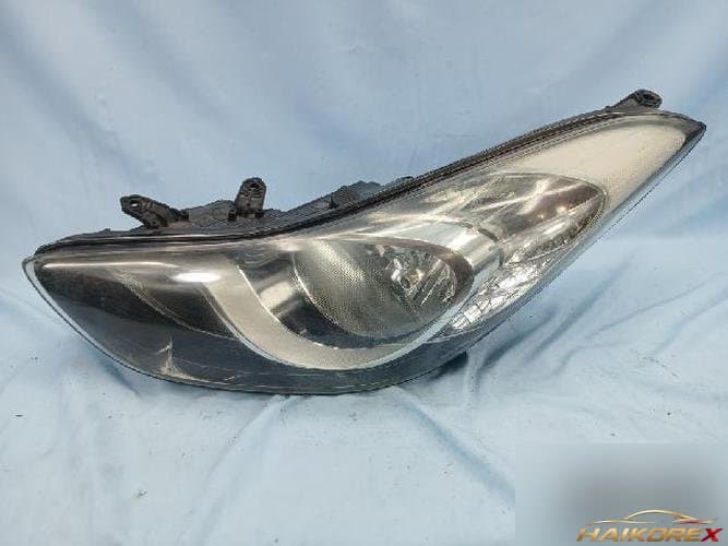 Hyundai Avante 2011 — фара левая