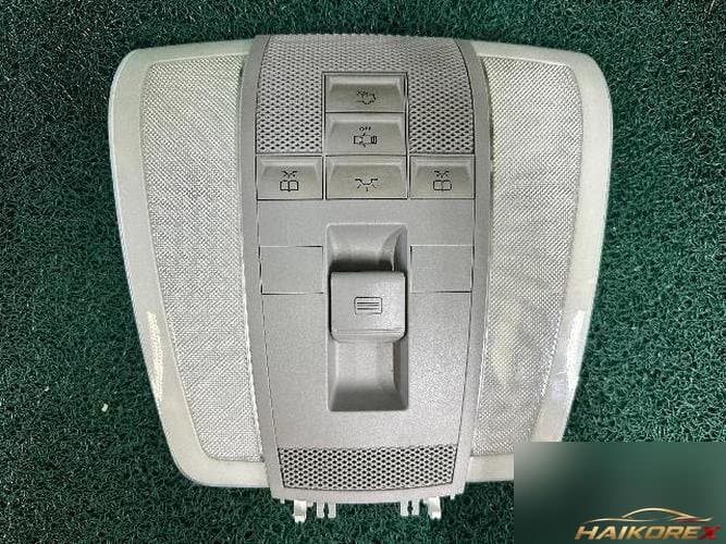 Mercedes-Benz C-Class 2011 — внутреннее освещение 1
