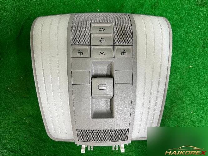 Mercedes-Benz E-Class 2010 — плафон салона 2