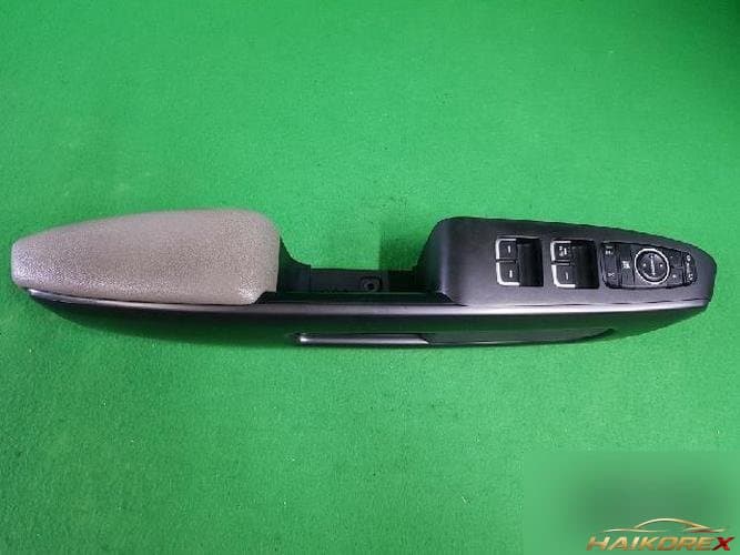 Kia Carnival 2015 — кнопка стеклоподъемника 93570-A9010