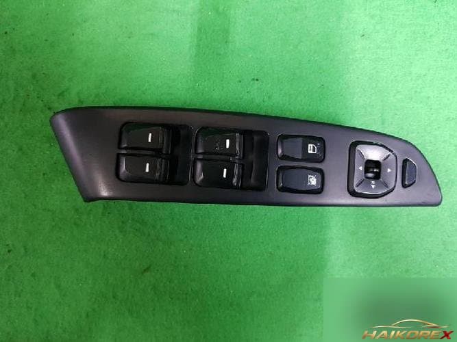 Hyundai Tucson 2011 — переключатель электростеклоподъемника 93570-2S0509P