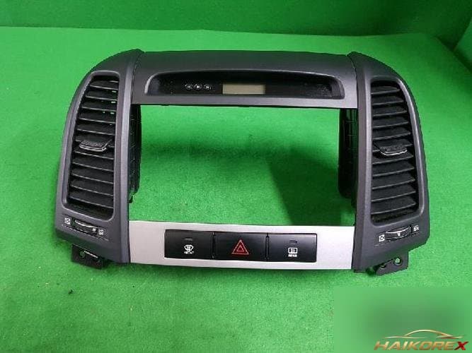 Hyundai Santa Fe 2006 — центральная консоль 1