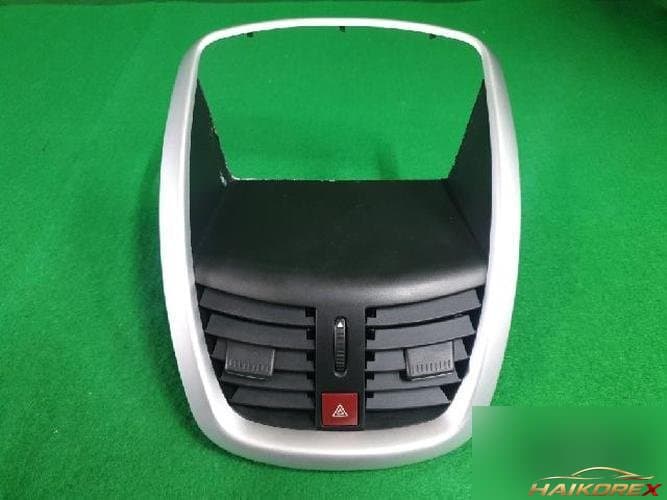 Peugeot 207 2011 — центральная панель (верхняя часть)