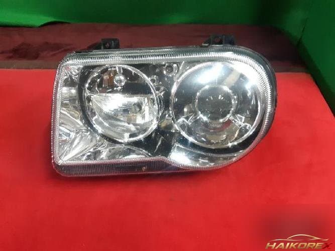 Chrysler 300 2006 — фара левая HID 5-контактная